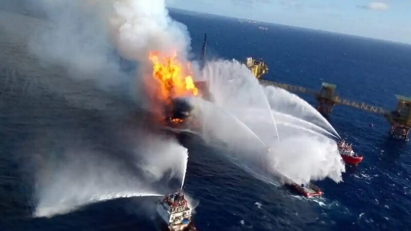 Incendio en plataforma petrolera