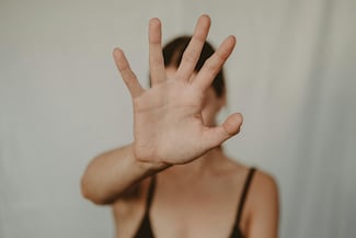 Son problemas de pareja y violencia familiar principales motivos de apoyo para mujeres