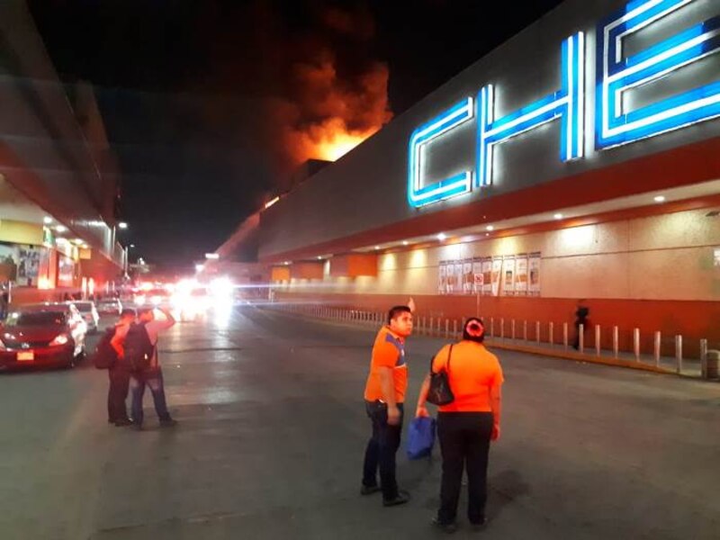 Incendio en supermercado deja cuantiosos daños materiales