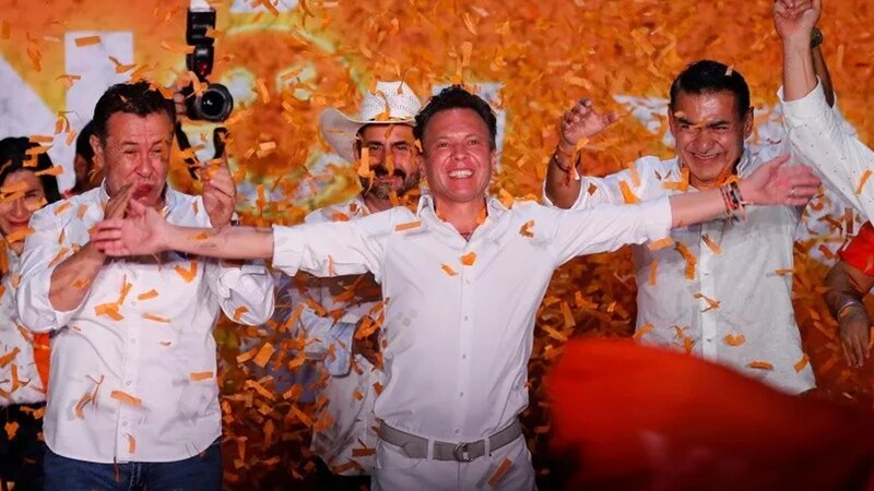 Candidatos celebran victoria en elecciones
Ganadores de las elecciones celebran con sus partidarios
Fiesta electoral: los candidatos celebran su victoria