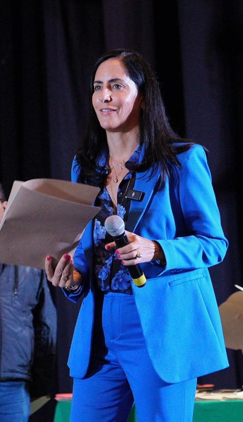 La política española Inés Arrimadas da un discurso en un evento público
