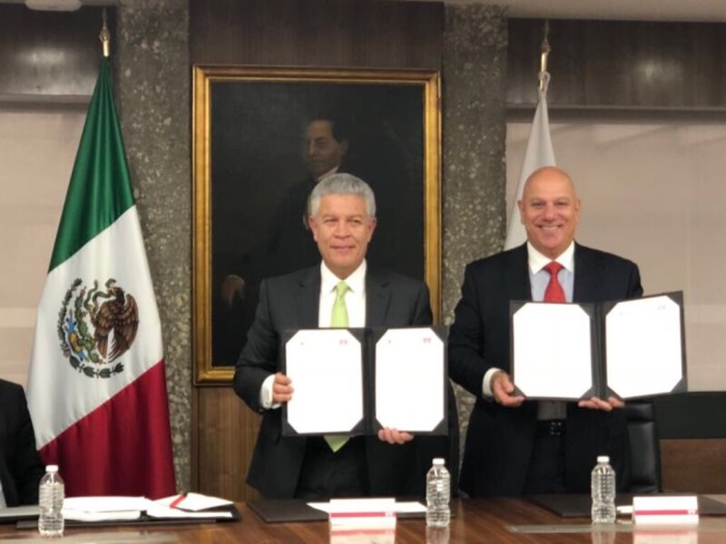 Firma de convenio entre el gobierno de México y el sector privado