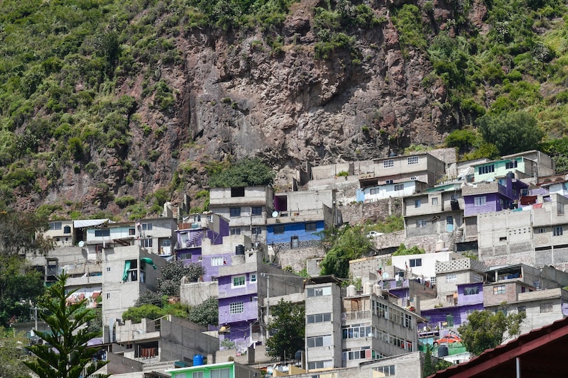 Múltiples casas se encuentran en zonas de alto riesgo debido a las construcciones y propiedades irregulares.