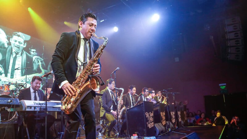 Saxofonista en concierto