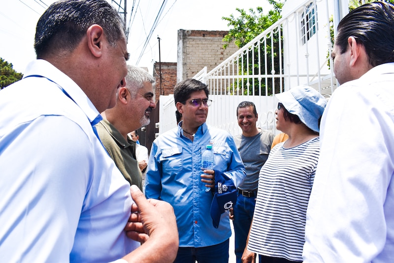 Funcionarios dialogan con vecinos de Zapopan sobre soluciones ante la falta de agua potable