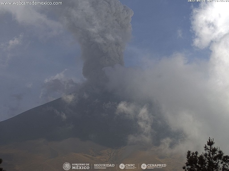 ¡Espectacular erupción del volcán Popocatépetl!