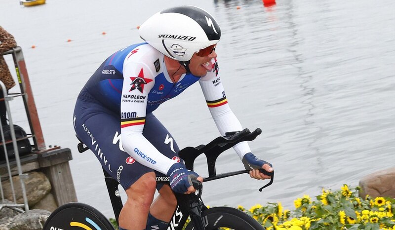 El ciclista belga Remco Evenepoel celebra su victoria en la contrarreloj individual del Campeonato Mundial de Ciclismo en Ruta 2021.