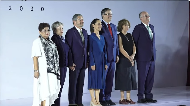 Políticos sonrientes en un evento