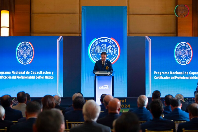 Presidente de la Federación Mexicana de Golf, Ing. Jorge Robledo, durante el anuncio del Programa Nacional de Capacitación y Certificación del Profesional del Golf en México.