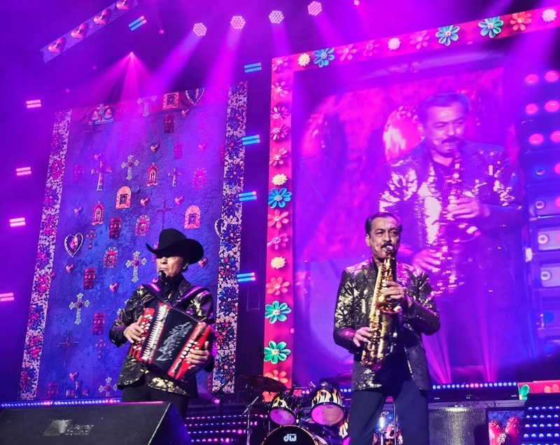 Los Tigres del Norte en el Palacio de los Deportes