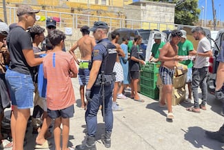 Van 14 marroquíes muertos y 236 heridos tras avalancha migratoria de Ceuta