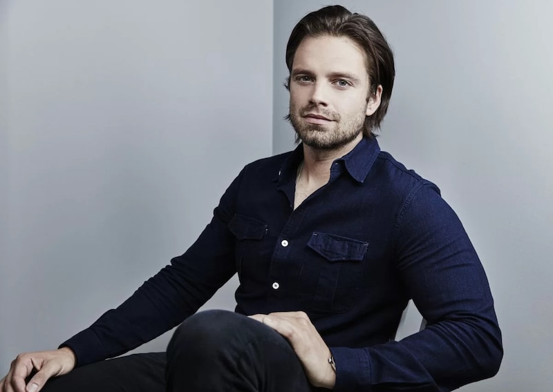 El actor Sebastian Stan posa para una foto.