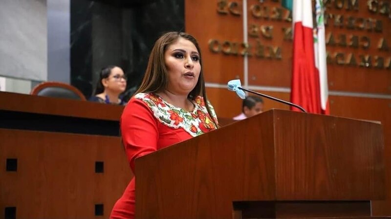 La diputada mexicana María Clemente García Moreno pronuncia un discurso en el Congreso de la Unión.
