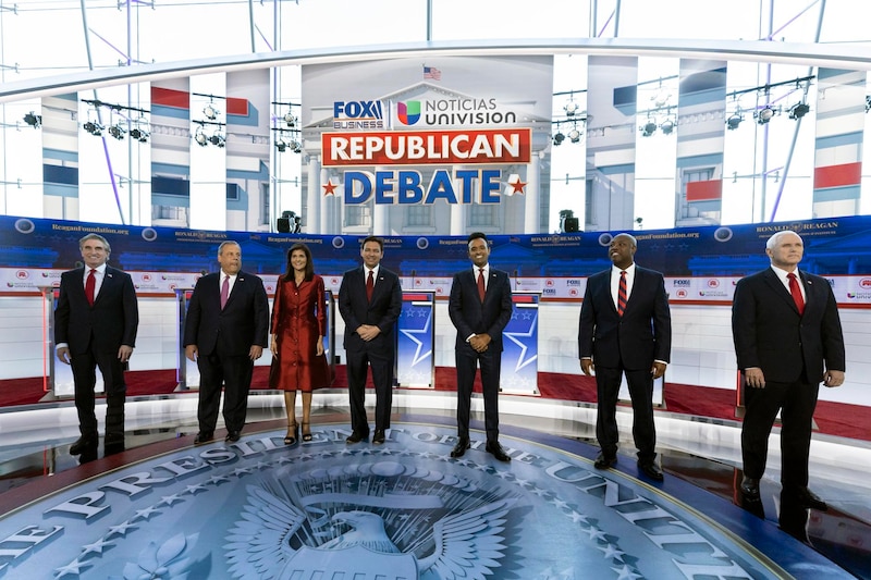 Candidatos republicanos debaten en Fox News