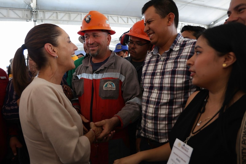 Presidenta Claudia Sheinbaum durante reunión con familiares de mineros desaparecidos en Pasta de Conchos