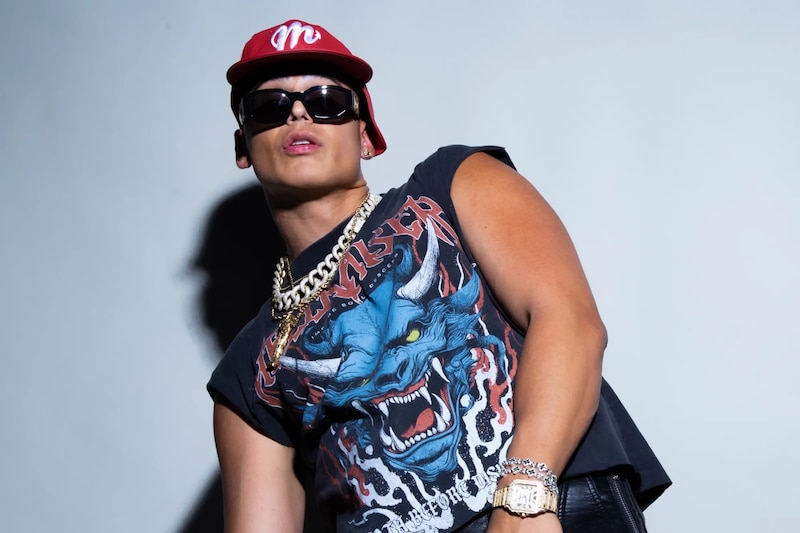 Adán Cruz, es uno de los artistas más influyentes y versátiles de la escena urbana en México, conmemora una década del lanzamiento de su aclamado álbum “Ruido, El Silencio y Yo”