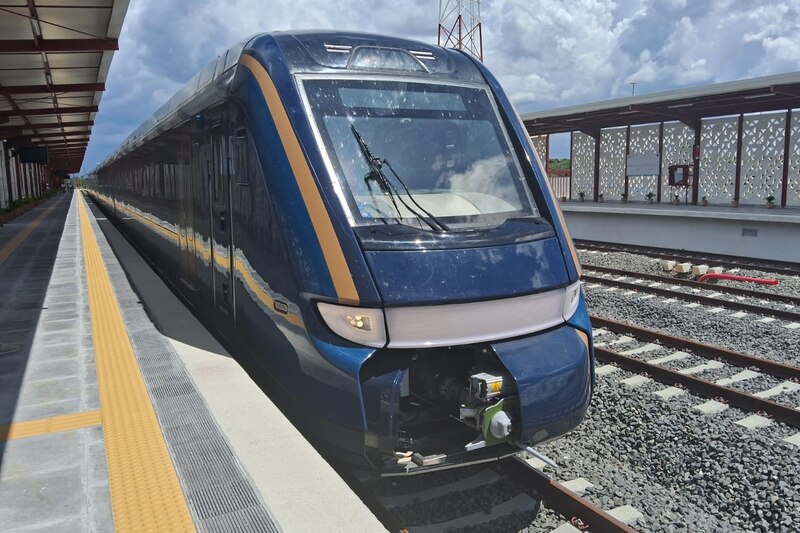 Tren de cercanías en la estación