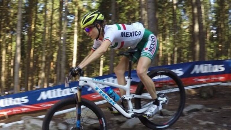 ¡La ciclista mexicana, Daniela Campuzano, se prepara para la competencia!