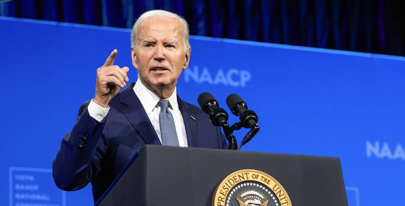 El presidente Biden pronuncia un discurso ante la NAACP