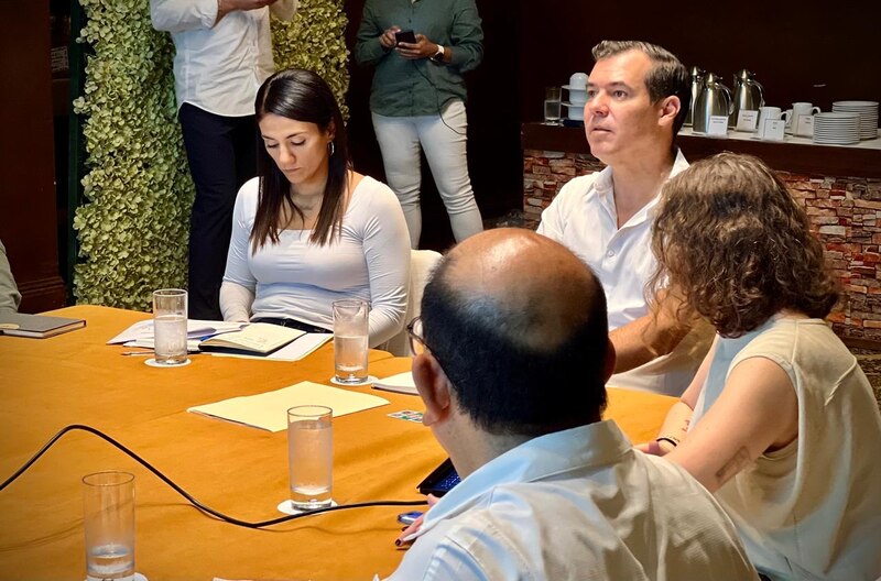 Funcionarios de transporte de Jalisco y Nayarit durante reunión para mejorar movilidad en el corredor costero entre Puerto Vallarta y Bahía de Banderas