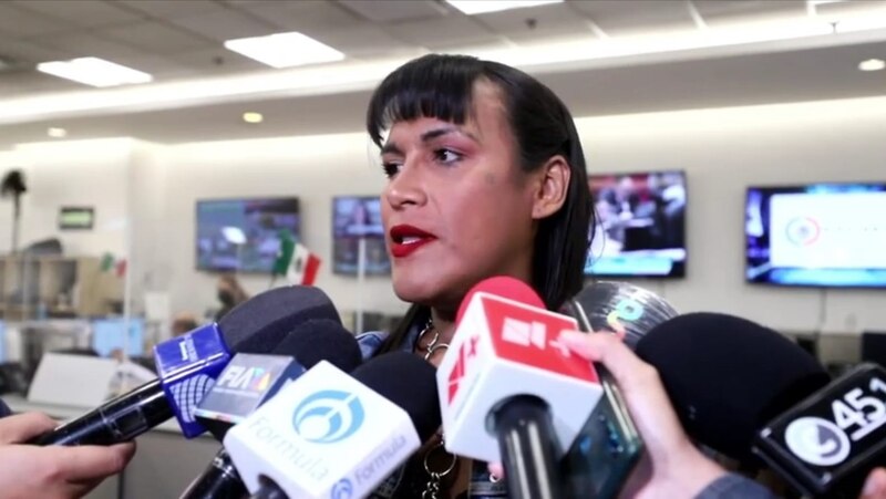 La periodista Carmen Aristegui entrevista a la candidata presidencial María Eugenia Campos Galván.
