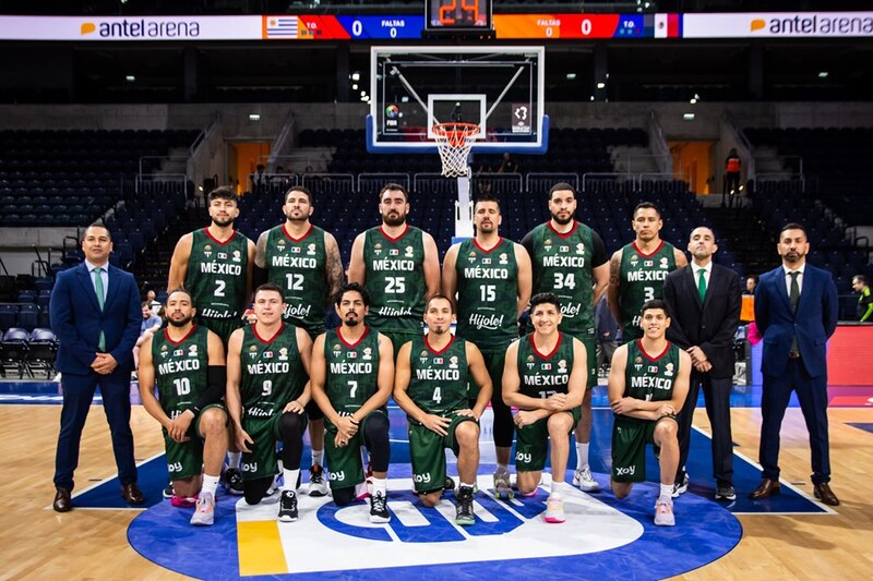 La selección mexicana de baloncesto posa para la foto oficial