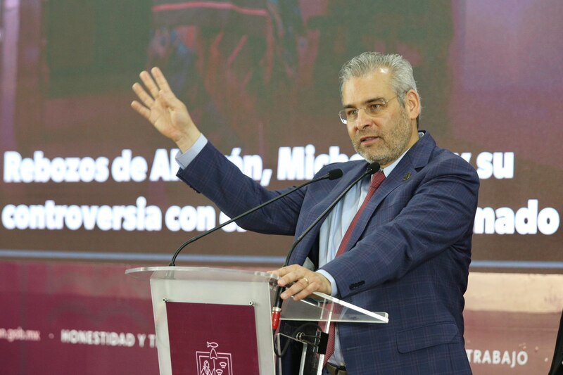 El gobernador de Michoacán, Silvano Aureoles Conejo, durante una conferencia de prensa.