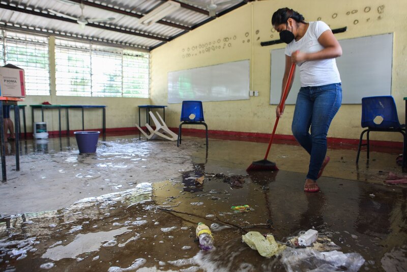 Inundaciones en escuela