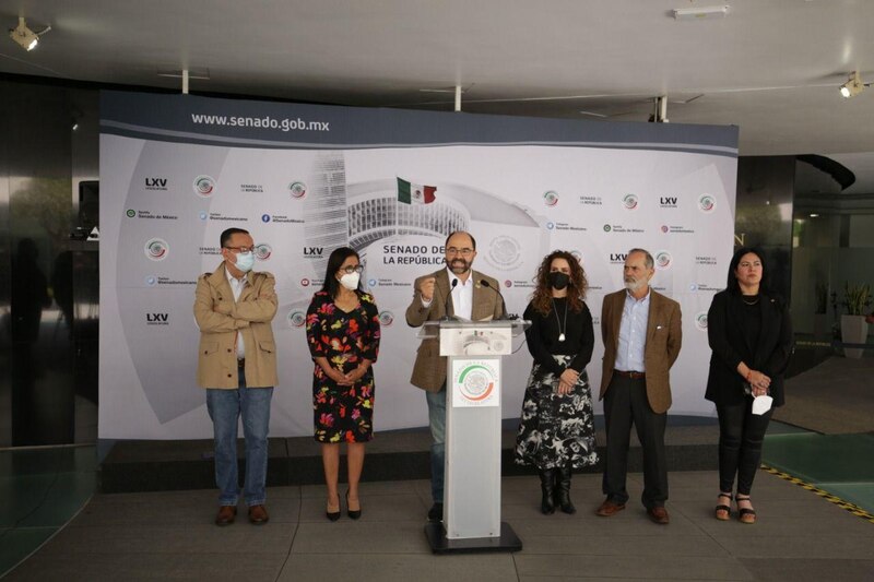 Conferencia de prensa en el Senado de la República