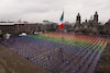 CDMX levanta la bandera LGBTTTIQ+ más grande del mundo como símbolo de paz y orgullo