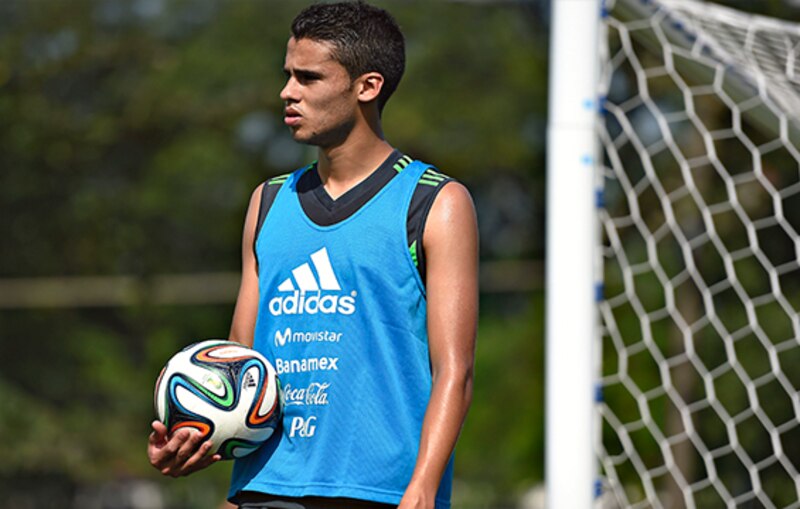 El futbolista mexicano Diego Lainez es presentado como nuevo jugador del Real Betis