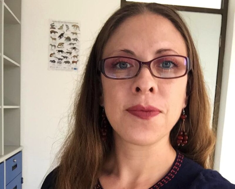 La Dra. Ana María Frías es una científica que investiga la biodiversidad en la selva amazónica.