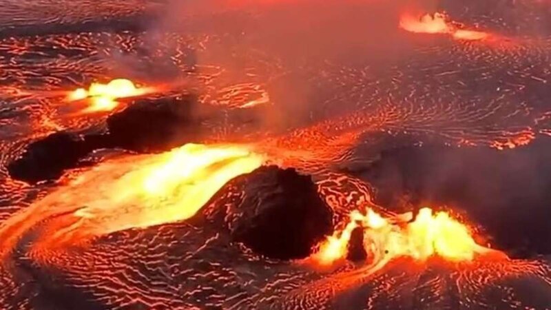 ¡Espectacular erupción volcánica!