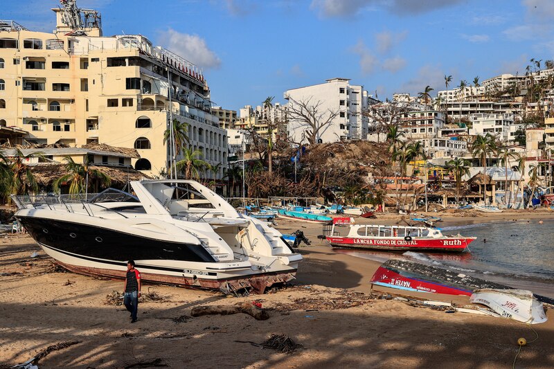 Huracán devastó playa y destruyó embarcaciones