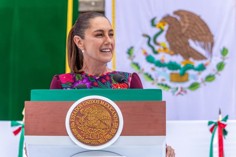 Claudia Sheinbaum. La presidenta celebró un año de su gobierno en un evento organizado en el Zócalo de la Ciudad de México con simpatizantes y miembros de Morena.