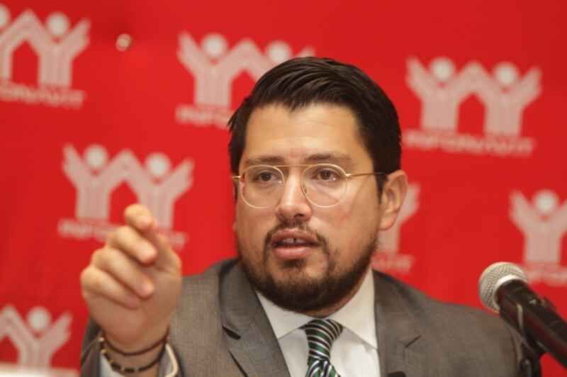 El presidente electo Gustavo Petro habla en una conferencia de prensa.