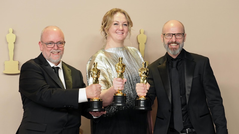 Los ganadores del Oscar 2020 posan con sus estatuillas