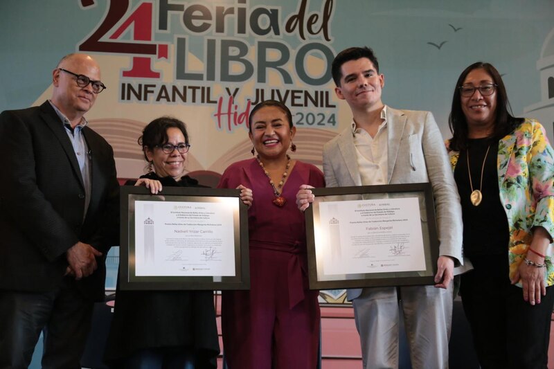 Entrega de reconocimientos en la Feria del Libro Infantil y Juvenil 2024