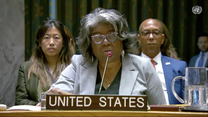 La embajadora de Estados Unidos ante la ONU, Linda Thomas-Greenfield, habla en una reunión del Consejo de Seguridad de la ONU.