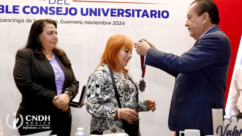 Rosario Ibarra con doctorado honoris causa de la UAGro