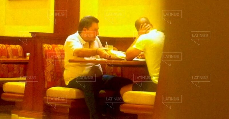 AMLO y Bartlett en un restaurante