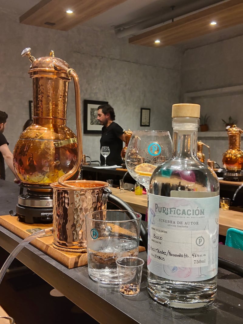 Experiencia sensorial de destilados de ginebra en Purificación