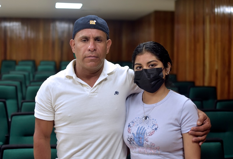 Padre e hija se reencuentran después de 20 años