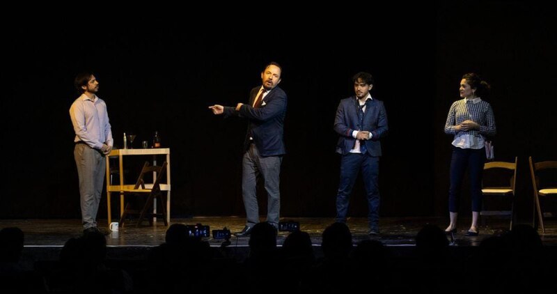 Actores en una obra de teatro