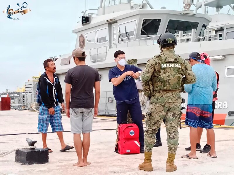Marina da assistência a pescadores em alto mar