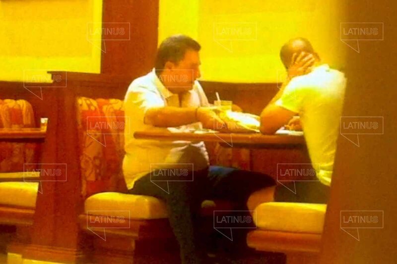 AMLO desayunando con Bartlett en un restaurante de Polanco