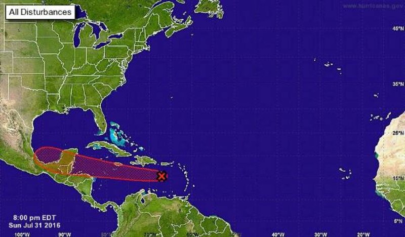 Huracán se acerca a Puerto Rico