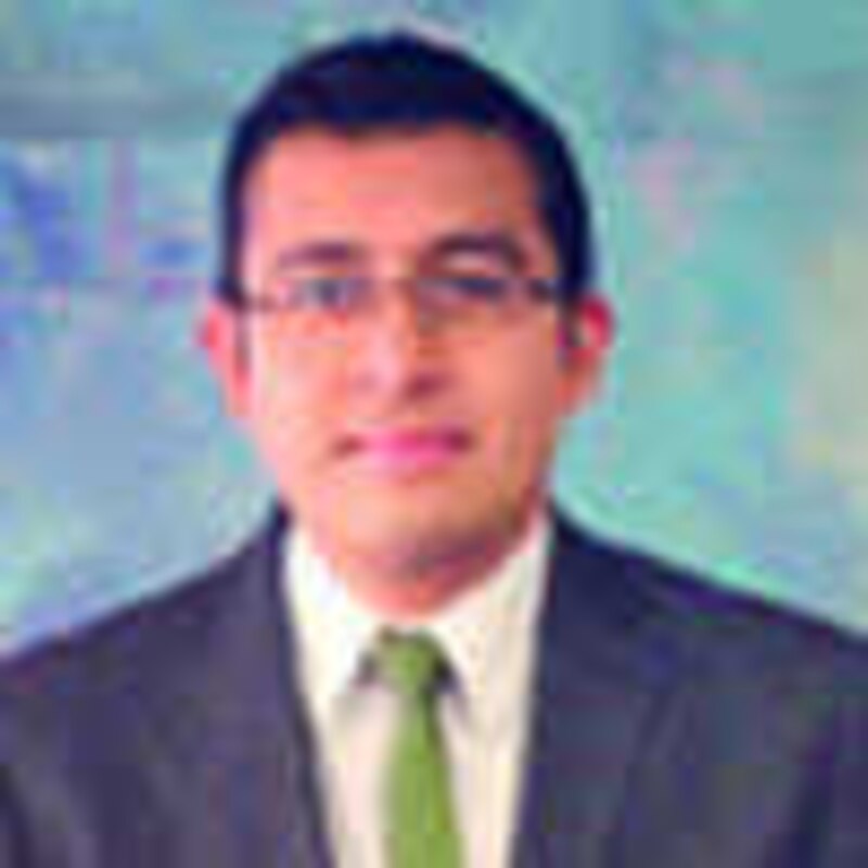 El Dr. Juan Pérez, un médico de renombre, es el nuevo director del Hospital General de Massachusetts.