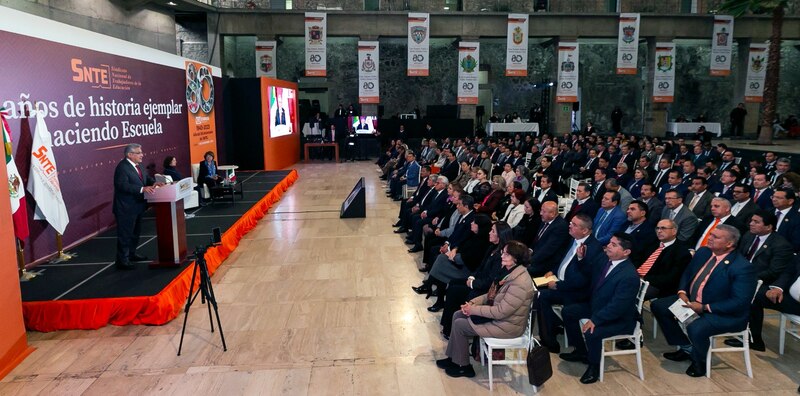 El SNTE celebra 80 años de historia