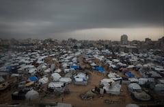 Recuperan 77 cuerpos bajo escombros de una misma familia en la ciudad de Gaza